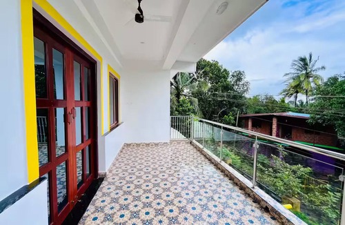 Aldona Bed & Breakfast | Tranquil Goan Escape - AC Room in a Villa with Shared bathroom