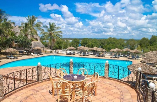 Watamu Hotel | Tranquil hotel suite in Watamu with AC, fitness room, WiFi