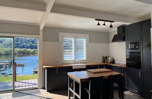 Patonga House | Tranquil waterfront home