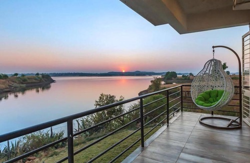 Alwand Villa | Travalong Yamir - 3 BHK Infintiy Pool Villa