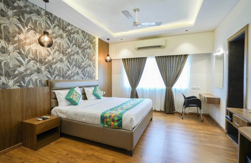 Adyar Hotel | Treebo Pappilon Palace - PVS Circle