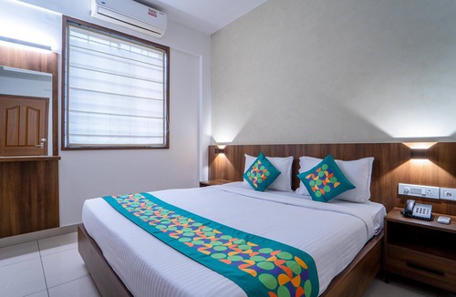 Kochi House | Treebo Petals Suites Marine Drive