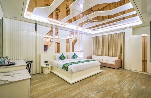 Karol Bagh Hotel | Treebo Premium Royal Gold Palace