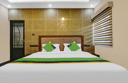 Chottanikkara Hotel | Treebo Pushpak 500 mtrs from Chottanikkara temple