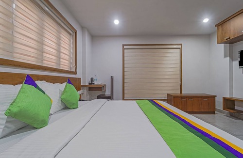 Civil Station Hotel | Treebo Regalia Inn Wayanad With Swimming Pool