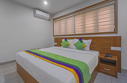 Civil Station Hotel | Treebo Regalia Inn Wayanad With Swimming Pool