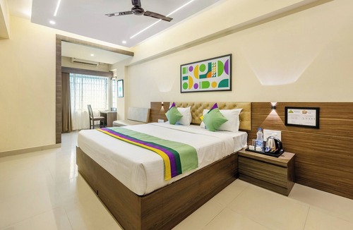 Mangalore Hotel | Treebo Sky City Grand