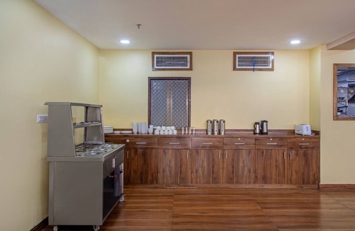 Air Force Area Hotel | Treebo Sonal Palace, Near Umaid Bhawan Palace