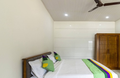 Kakabe Hotel | Treebo The Rove With Swimming Pool