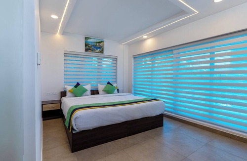 Alappuzha Hotel | Treebo Vsaffron Regency, Punnamada Lake