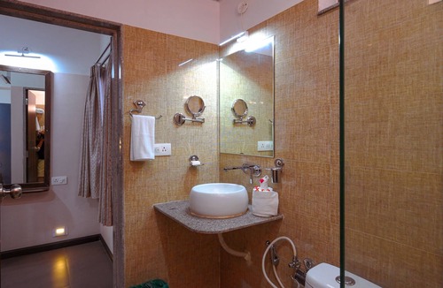 Viramgam Hotel | TreeHouse Morina