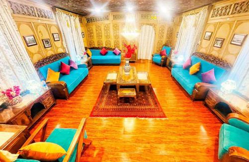 Brein Apartment | Trinity Palace