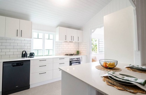 Hermit Park House | Tropical getaway 10 min to city Vacation Home in Hermit Park