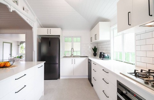 Hermit Park House | Tropical getaway 10 min to city Vacation Home in Hermit Park