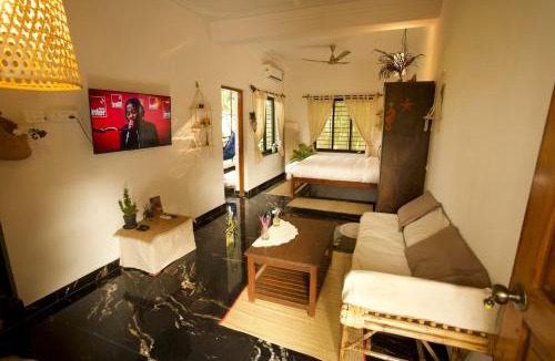 Poliem Apartment | Tropical Studio Balcony Escape Workation by SiyaU