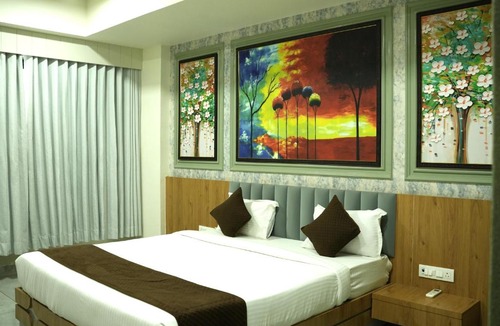 Dabhoi Hotel | Tulip Restaurant Banquet & rooms