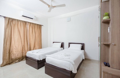 Adyar Apartment | Twin Bedroom with Breakfast in a shared 3BR apartment