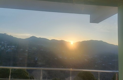 Kumarhatti Apartment | Twin Oaks Kasauli chowk The valley view Sun rise on your bed.