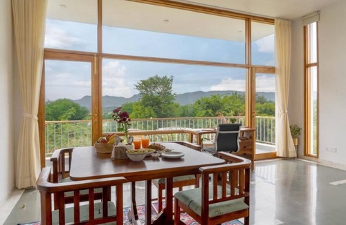 Bedla Villa | Two-bedroom boutique homestay with a serene view of Lake Lakhawali and Aravalis.