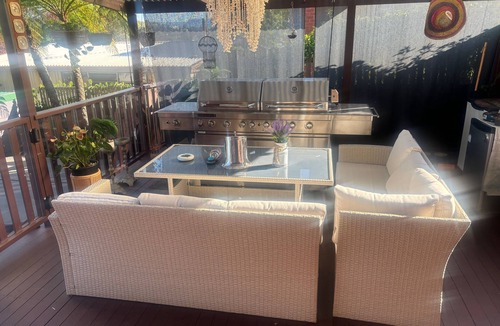 Kanahooka House | Two bedrooms in shared home with amenities, breakfast/central to attractionsn