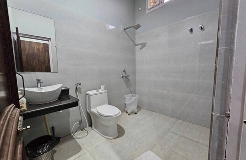 Ramnagar Bed & Breakfast | Two Private Rooms w/Balcony in Naturalist's Home