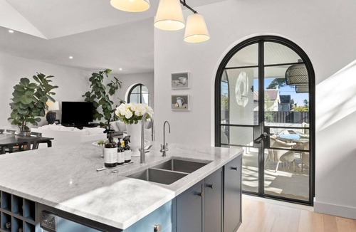Mosman House | Uber Luxury Cottage -5 Bedrooms in heart of Mosman