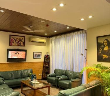 Hanuman Road Area Hotel | UDS Villa Scandinavian - Next to VFS, Walking to Connaught Place