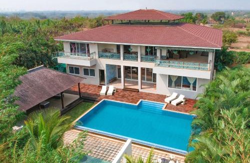 Alibaug Villa | Umber Villa by StayVista - 5BHK Luxurious Villa with a Pvt Pool & Lawn