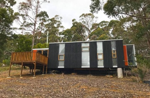 Adventure Bay House | Unique bungalow 500m to Adventure Bay!