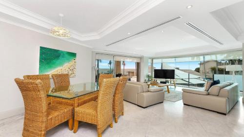 Terrigal House | Unit 9 - 3 Bedroom Part Ocean View