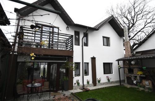 Tirgu Jiu House | Upstairs Residence