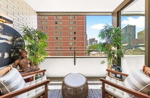Chinatown Apartment | Urban Bliss 2BR Abode - Luxury丨Comfort丨Parking
