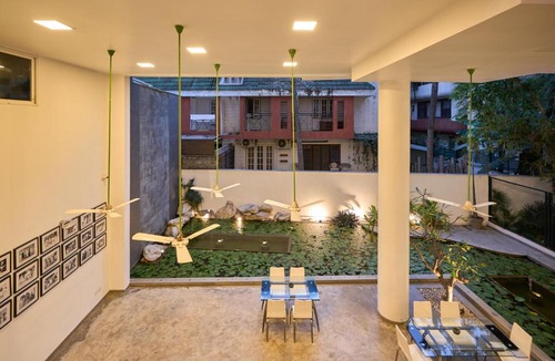 Shanthala Nagar Hotel | Urban Opulence