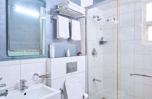 Shanthala Nagar Hotel | Urban Opulence