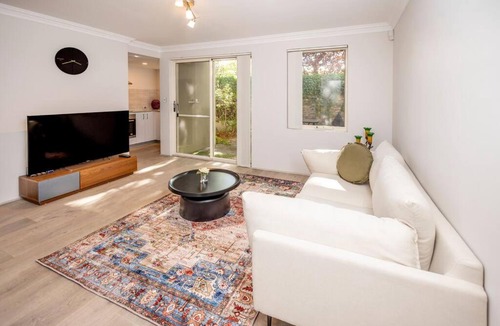 Perth House | Urban Retreat CBD Perth House 4BR 3BA 2PK SLEEP 8!