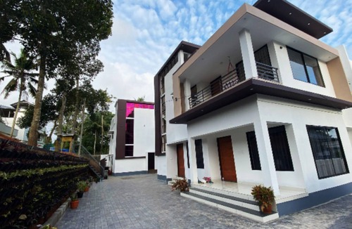 Kazhakuttam Apartment | Urbane Cove 1: Furnished AC Apt