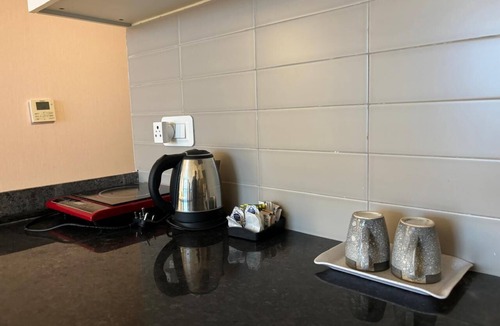 Gopalbari Apartment | UrbanOasis- Studio Apt @ City Centre w Pool+Free Wifi+Free Parking + FortView