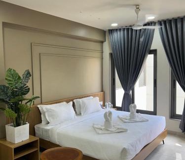 Bhuj Hotel | V Club