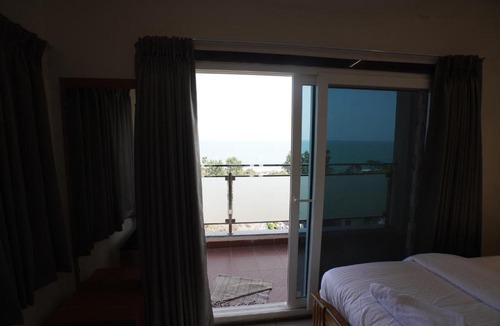 Dwaraka Nagar Hotel | v square inn