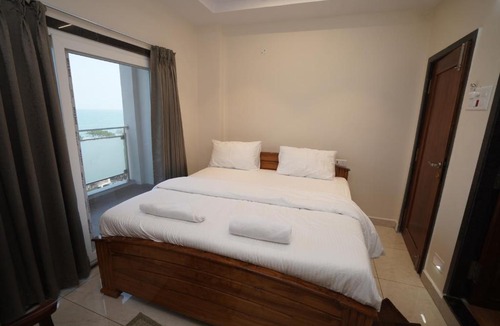 Dwaraka Nagar Hotel | v square inn