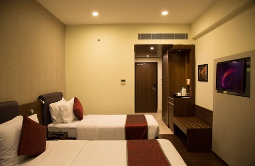 Iyyappanthangal Hotel | V7 Hotel