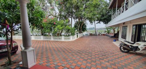 Thoppumpady House | Vaiga Homes - Vembanadu Lakeview Retreat