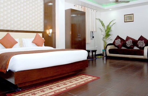 Buxar Hotel | Vaishnavi Clarks Inn Buxar