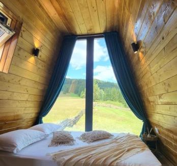 Bicaz-Chei Ski Chalet | Valley Vista Retreat