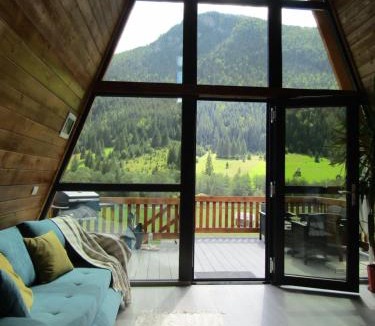 Bicaz-Chei Ski Chalet | Valley Vista Retreat