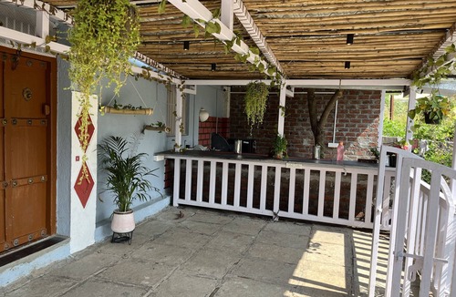 Ambavna House | Vanilla Farms- Aesthetic Homestay perfect for Hikers, Birdwatchers & Astronomers