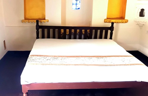 Udaipur City Centre Hotel | Veda Heritage -350 yrs old Heritage Haveli, yoga Courtyard & Lake View Rooftop