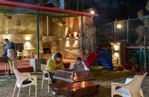 Bullawala Villa | VEENU'S COTTAGE-views heater bonfire barbeque wifi MUSSOORIE