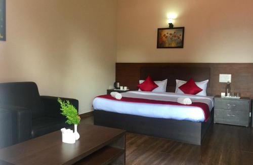 Naduvattam House | Velu's Resort
