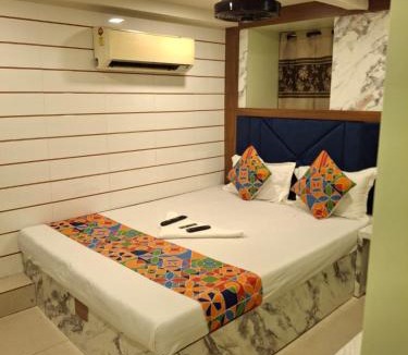 Wellington Pier Hotel | Venus Guest House